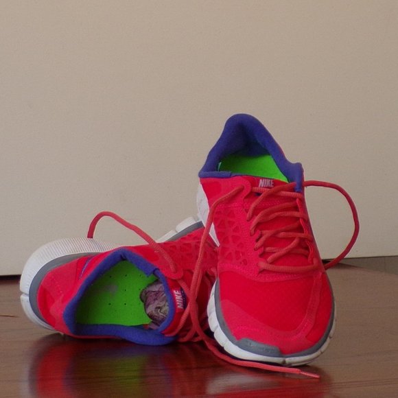 Nike Free 7.0 Running Shoes - Picture 2 of 5